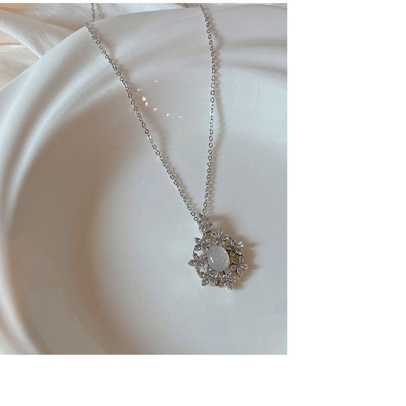 Zircon Flower Pendant Necklace For Ladies